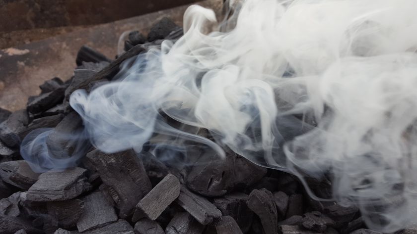 Grillen mit Holzkohle