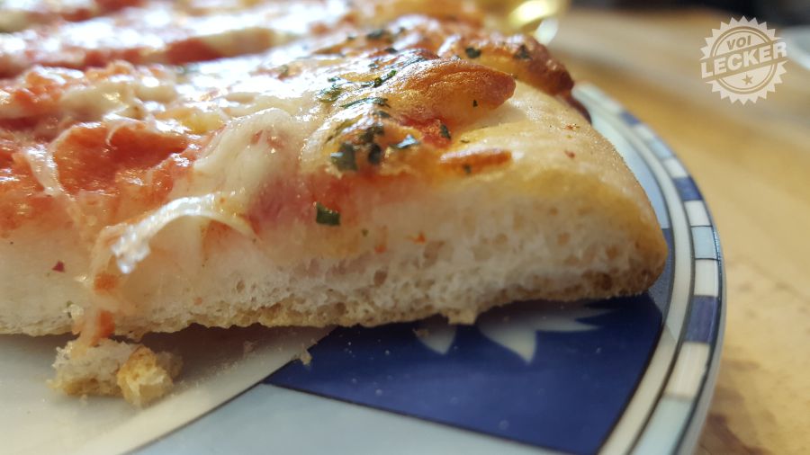 Glutenfreie Pizza in der Seitenansicht