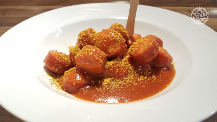 CurryKing mit Currypulver und Holz-Piekser