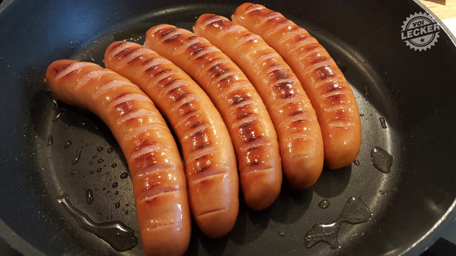 Currywurst Rezept - Anbraten der Bratwürste