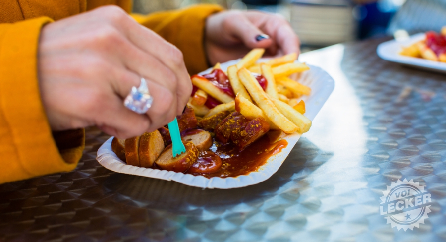 Currywurst an einer Imbissbude
