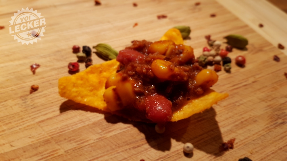 Chili con Carne auf Tortilla Chips