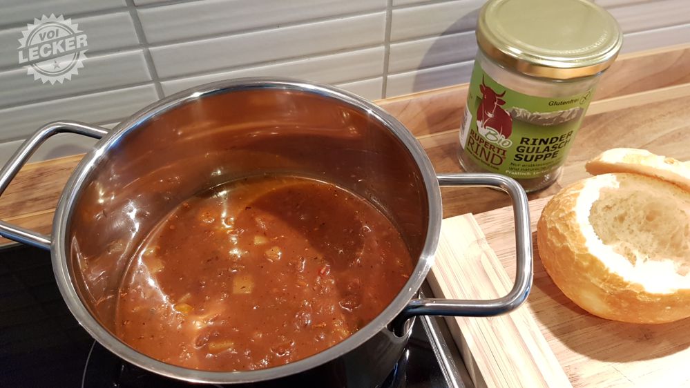 Topf mit Gulaschsuppe