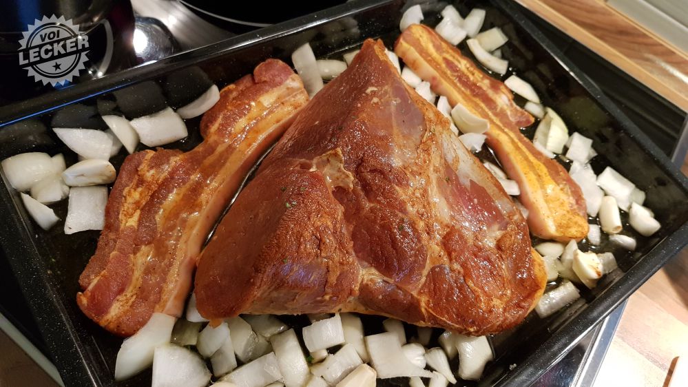 Rezept für Schweinebraten mit Kruste, Semmelknödeln und Krautsalat