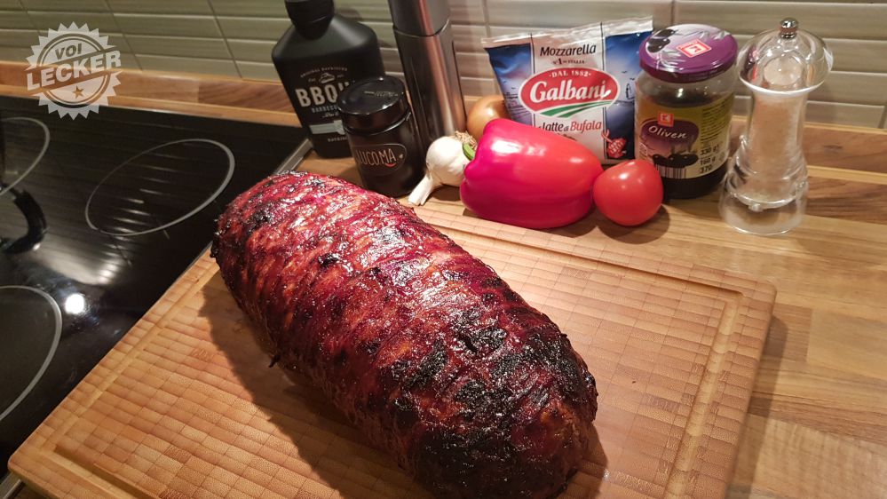 Fertige Bacon Bomb Pizza-Style