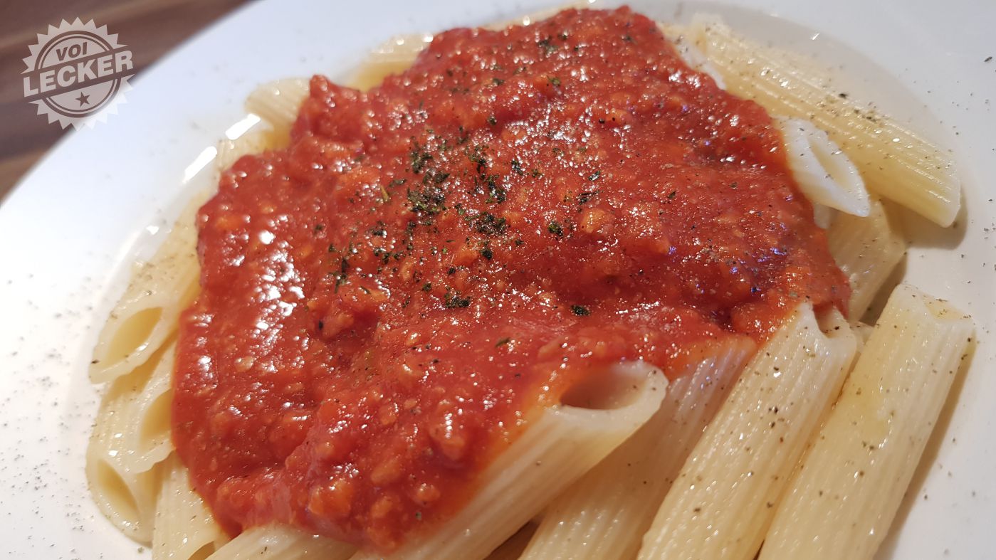 Rigatoni mit Veggie-Bolognese