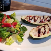 Zucchini Mini-Pizza mit Salat