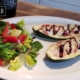 Zucchini Mini-Pizza mit Salat