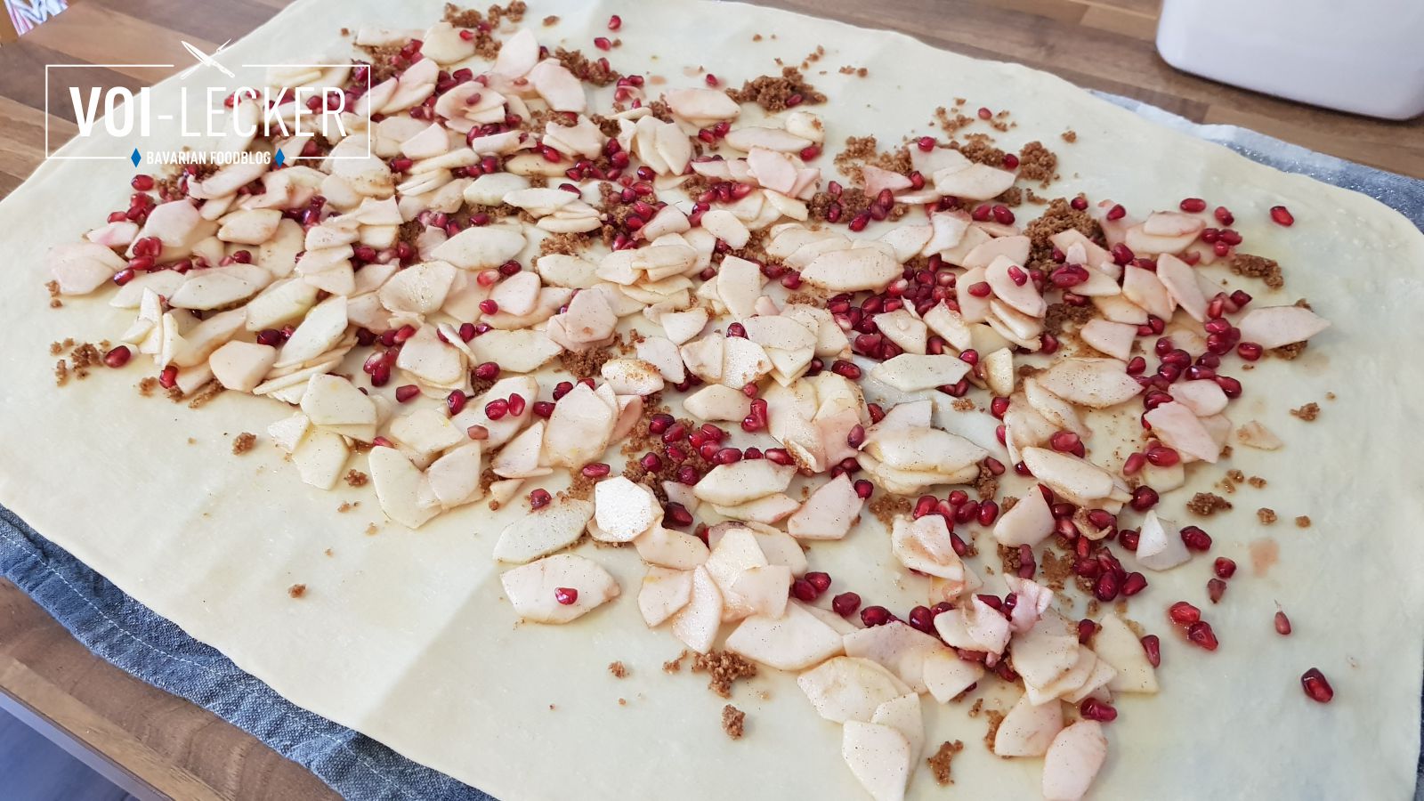 Befüllen des Apfelstrudels