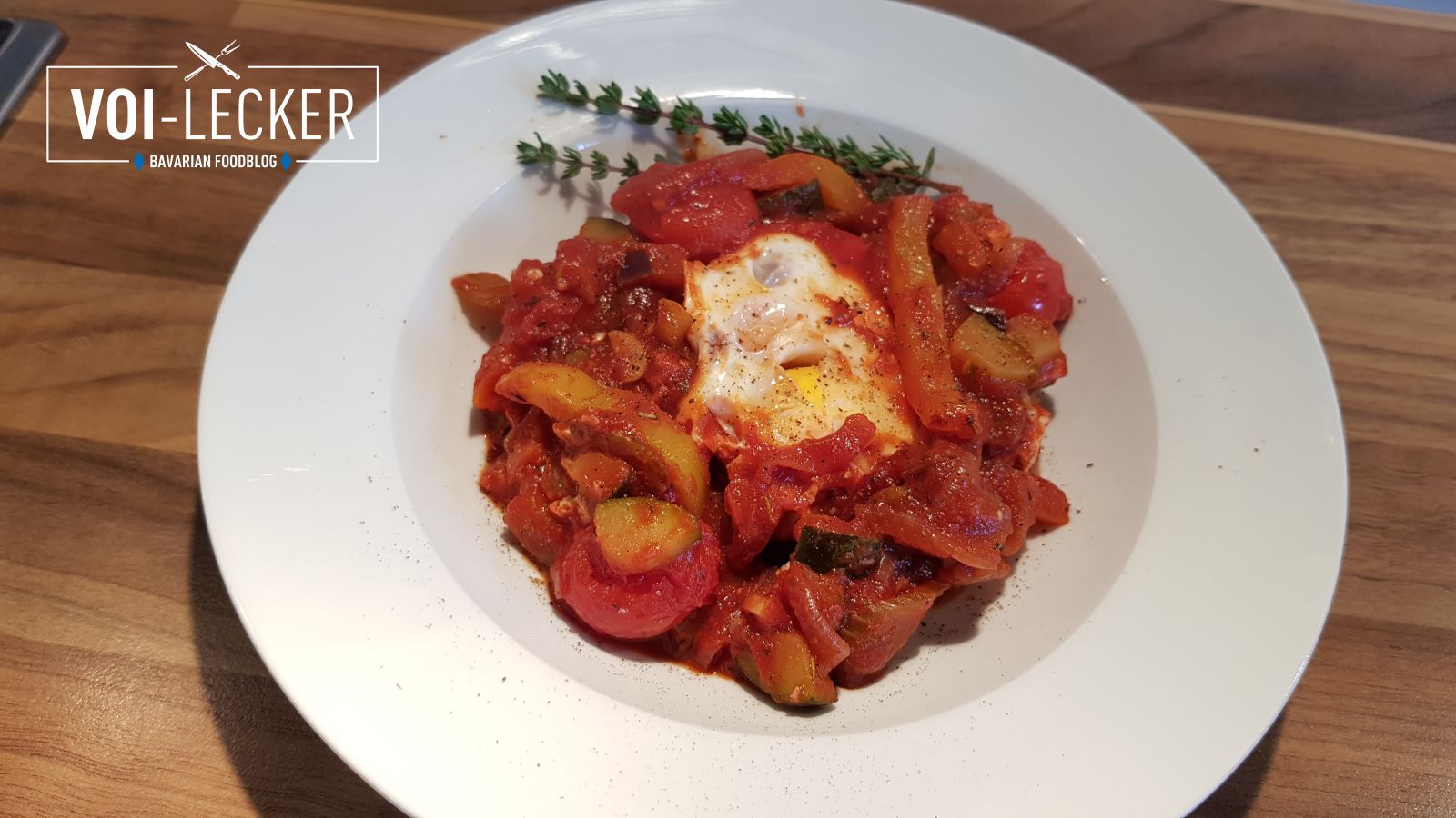 Ratatouille-Pfanne mit Eiern – leckeres One-Pot-Rezept