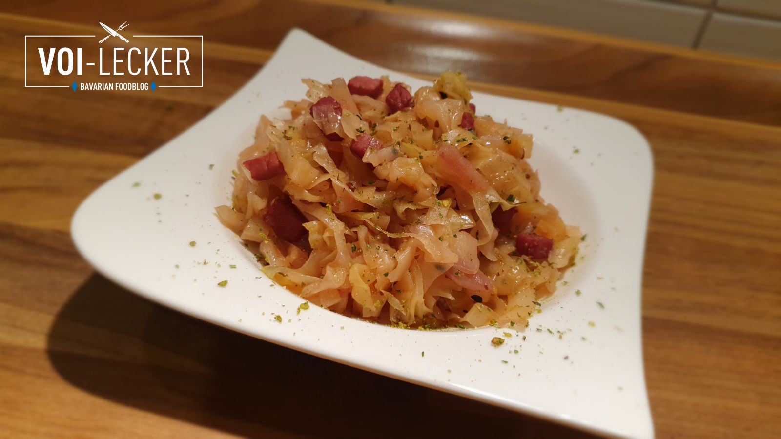 Rezept für Bayerisch Kraut mit Rauchfleisch, Birnen &amp; Aroniaessig