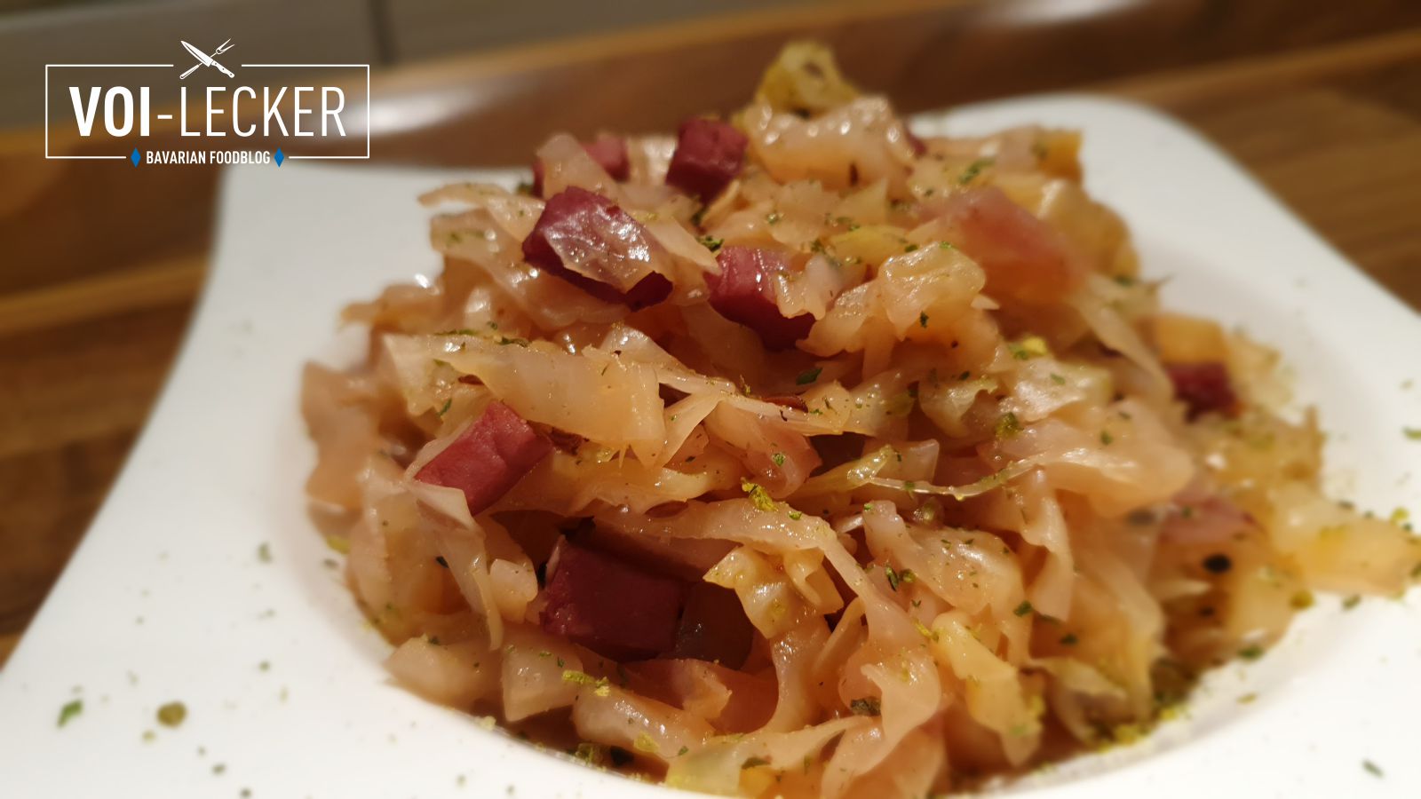 Rezept für Bayerisch Kraut mit Rauchfleisch, Birnen &amp; Aroniaessig
