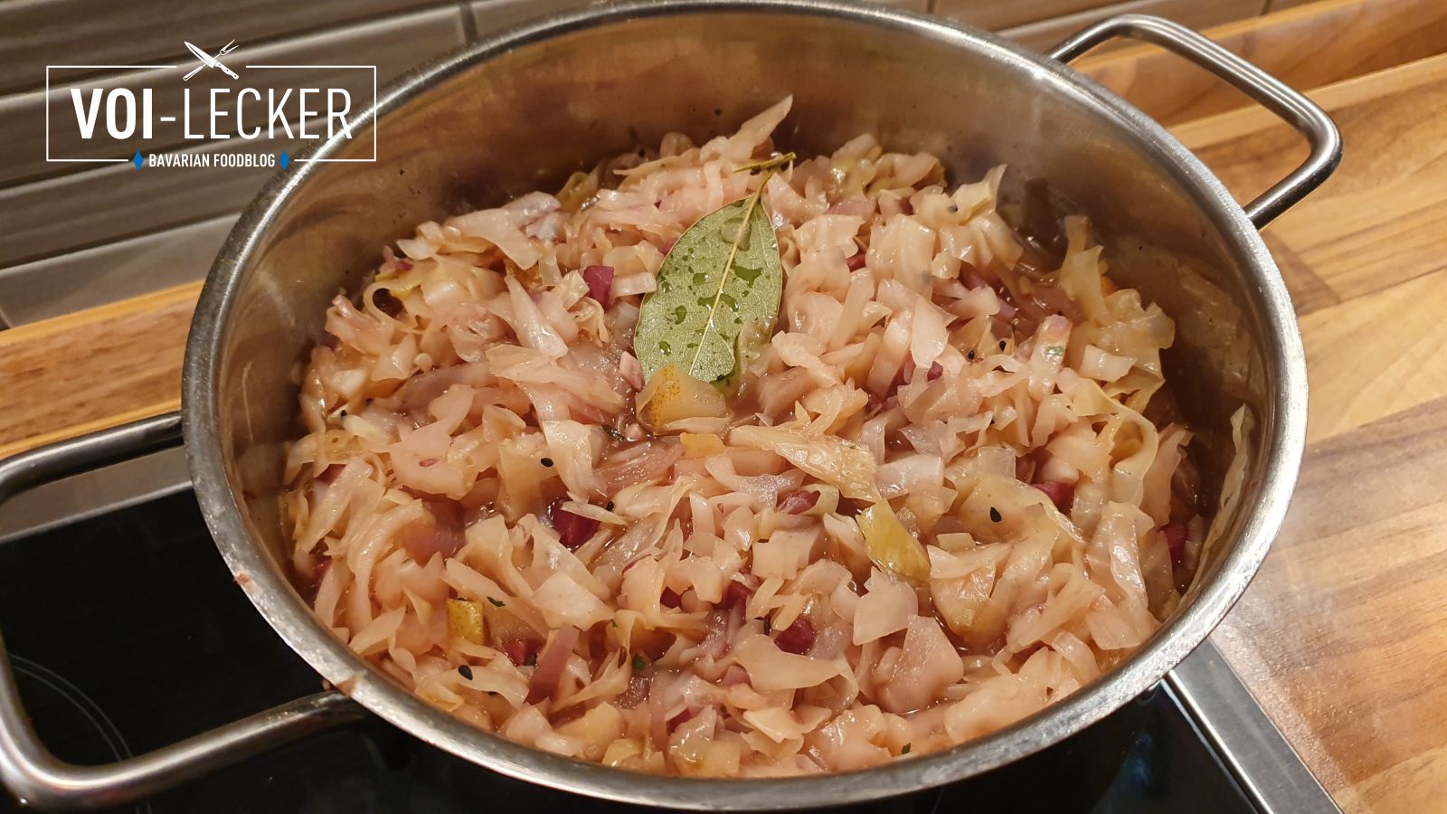 Bayerisch Kraut im Kochtopf