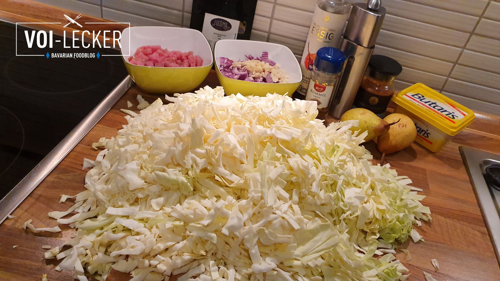 Rezept für Bayerisch Kraut mit Rauchfleisch, Birnen &amp; Aroniaessig